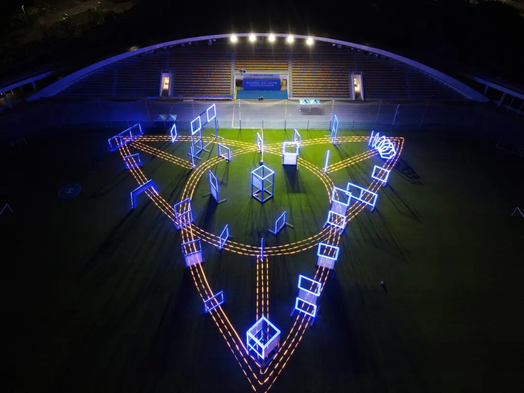 两天票房突破10亿！《飞驰人生3》凭什么稳坐春节档首选？(图1)