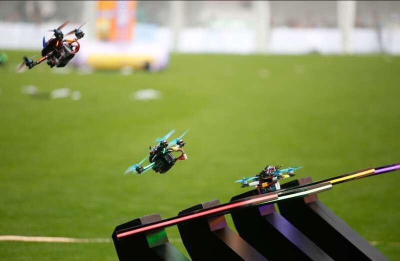 23万人即将涌入！上海F1浓度爆表酒店预订最高暴涨38倍车手全城被偶遇…部分道路交通管制出行指南→(图1)