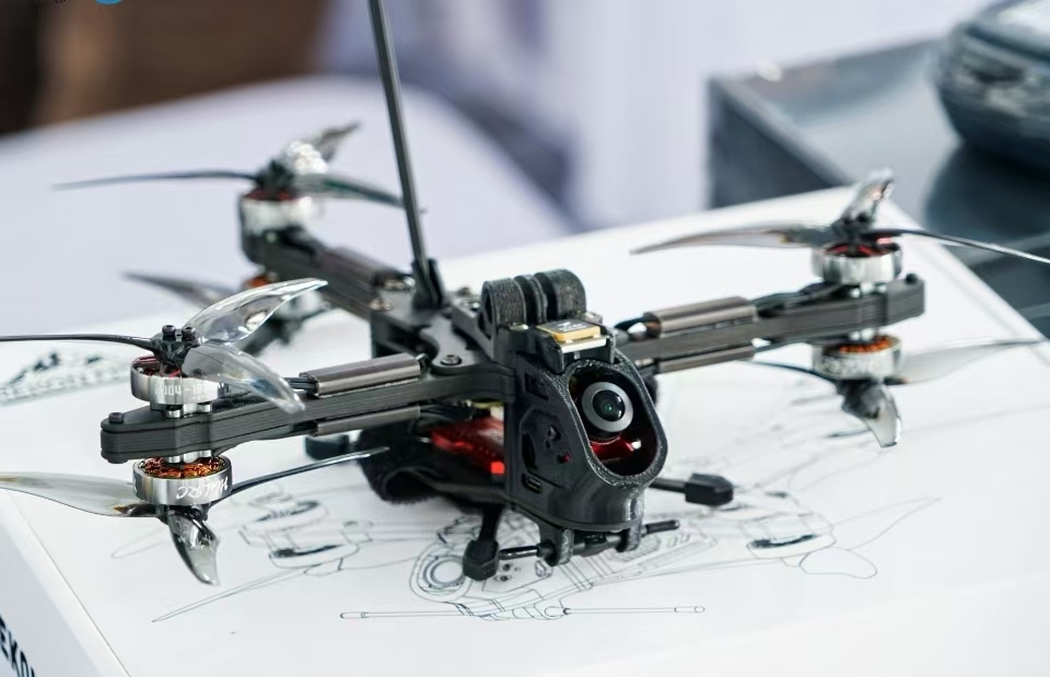 首届世界无人机运动会低空智控赛项在蓉举行(图1)