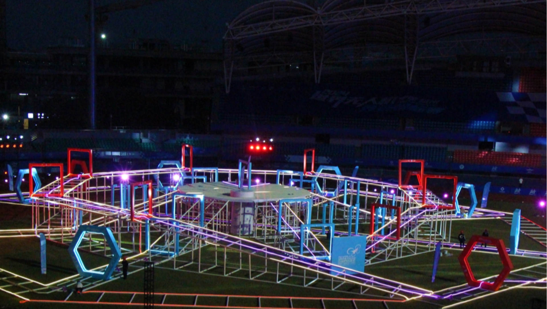 绍兴：无人机穿越古城(图1)