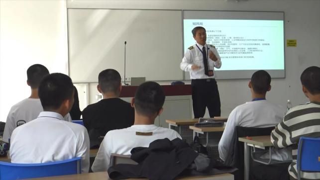 筑牢就业新赛道解锁低空硬技能城东区人力资源和社会保障局开展2026年无人机培训(图1)